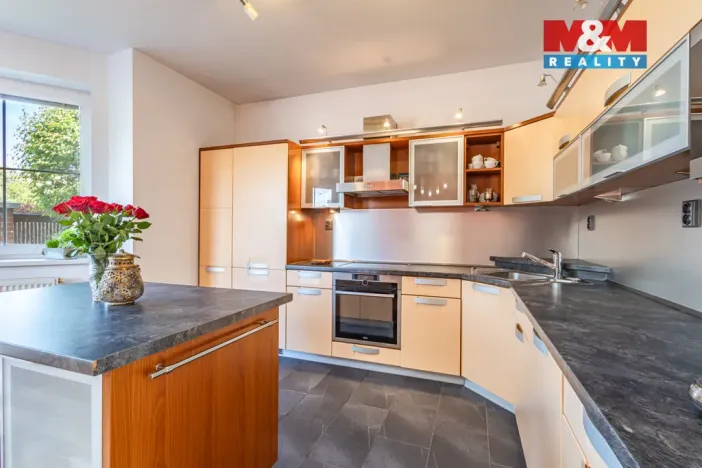 Prodej rodinného domu, Veltrusy, U Stadionu, 180 m2