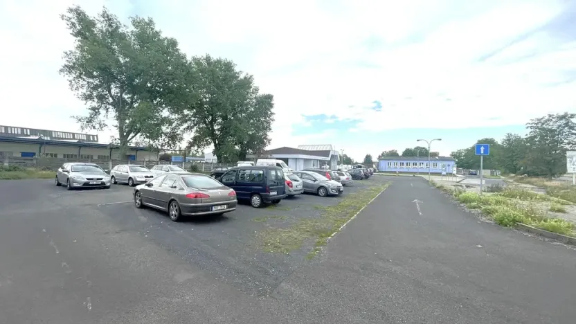 Pronájem komerčního pozemku, Louny, Postoloprtská, 2250 m2