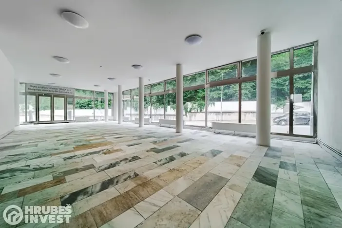 Prodej komerční nemovitosti, Adamov, Mírová, 2380 m2