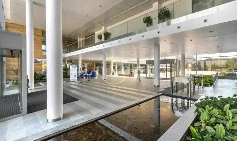 Pronájem obchodního prostoru, Praha, Na hřebenech II, 630 m2