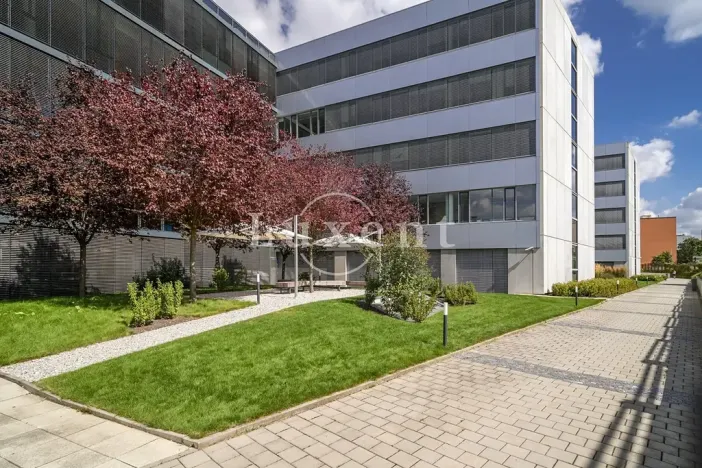 Pronájem obchodního prostoru, Praha, Na hřebenech II, 630 m2