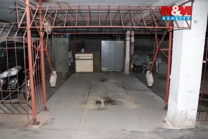 Prodej garážového stání, Praha - Střížkov, Lovosická, 18 m2