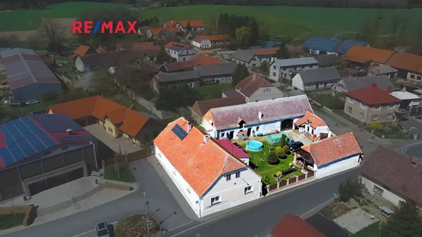 Prodej rodinného domu, Chrást, 280 m2