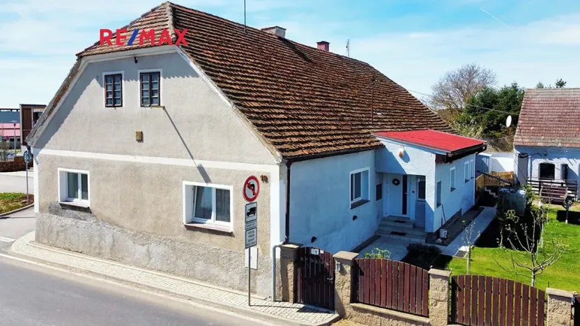 Prodej rodinného domu, Chrást, 280 m2