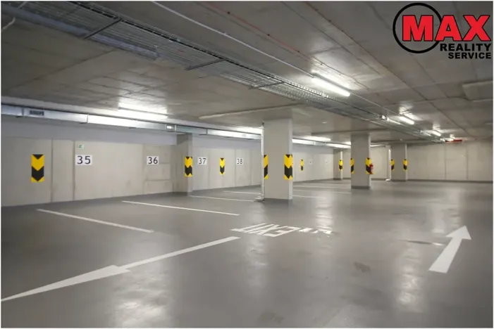 Pronájem garážového stání, Praha - Hloubětín, Lehovecká, 10 m2