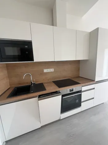 Pronájem bytu 1+kk, Lomnice, Dlouhá, 29 m2
