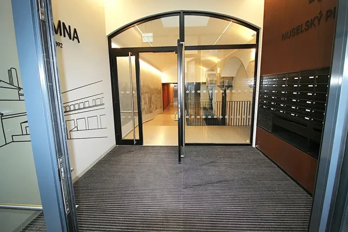 Pronájem bytu 2+kk, Praha - Nusle, Vrtbova, 43 m2