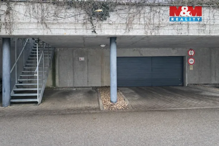 Pronájem garážového stání, Havlíčkův Brod, Stromovka, 15 m2