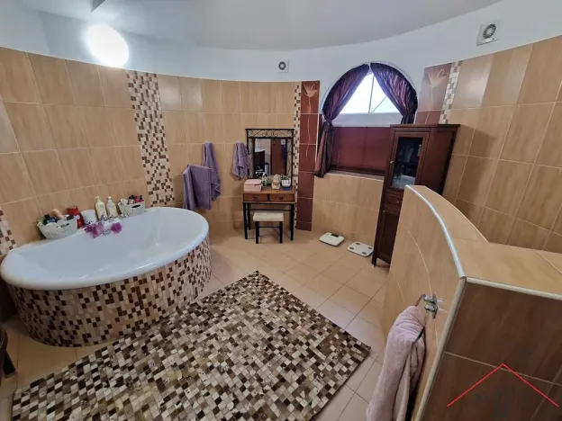 Prodej rodinného domu, Ohrobec, 590 m2