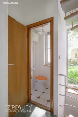 Prodej vily, Praha - Lipence, Na Bambouzku, 300 m2