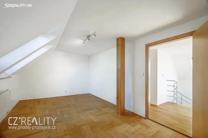 Prodej vily, Praha - Lipence, Na Bambouzku, 300 m2