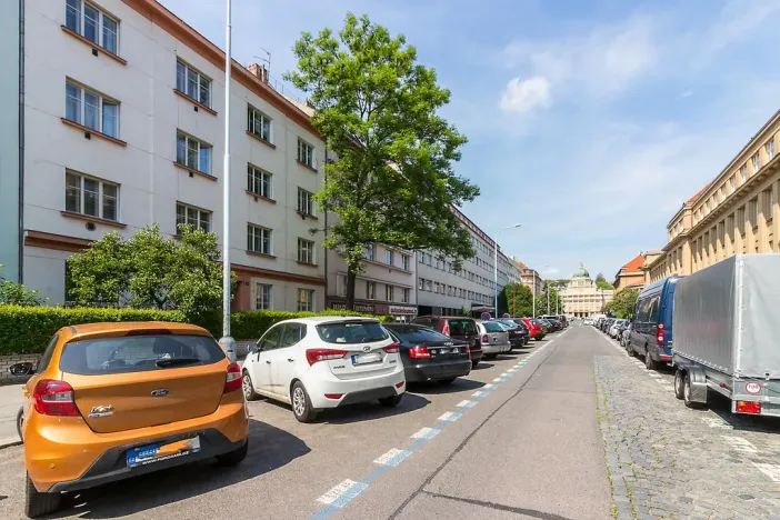 Pronájem bytu 2+kk, Praha - Dejvice, Zikova, 60 m2