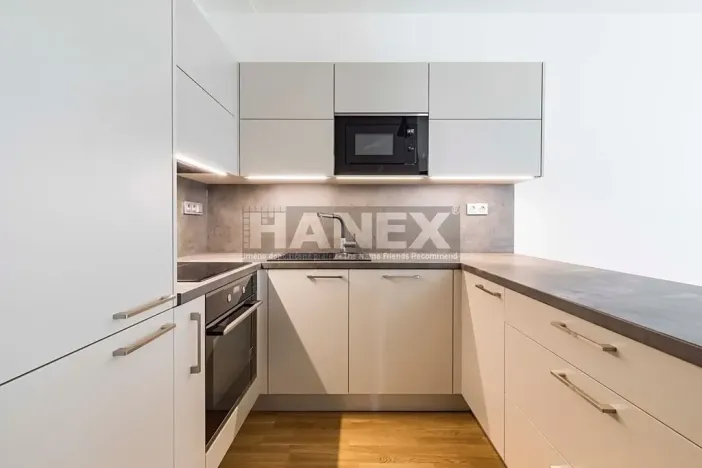 Pronájem bytu 2+kk, Praha - Karlín, Pernerova, 55 m2