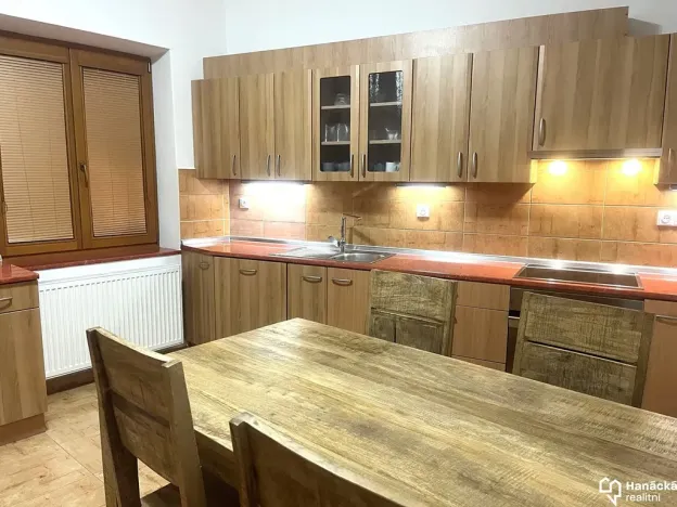 Pronájem bytu 3+1, Olomouc, Dolní náměstí, 94 m2