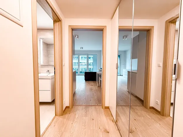 Pronájem bytu 1+kk, Praha - Hloubětín, Poděbradská, 37 m2