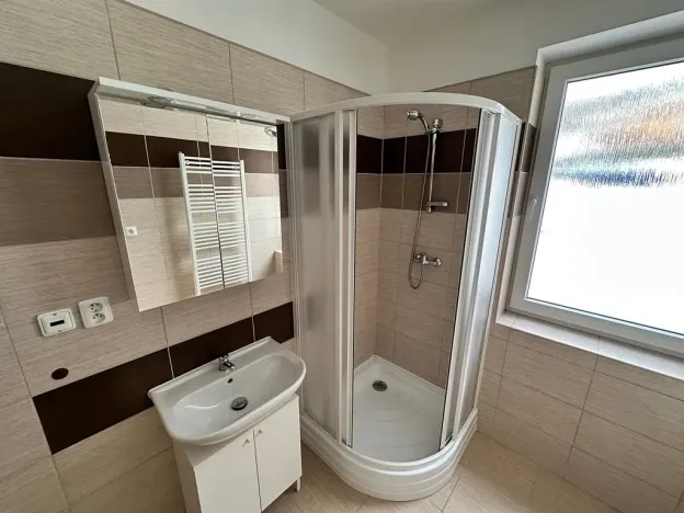 Pronájem bytu 1+kk, Děčín, Na Slatinách, 38 m2