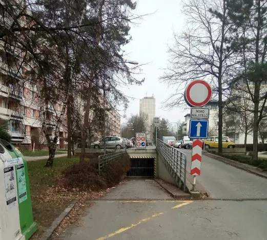 Pronájem garážového stání, Hradec Králové, Jungmannova, 6 m2