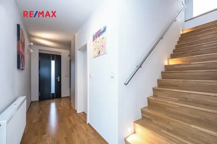 Pronájem vily, Praha - Lysolaje, 150 m2