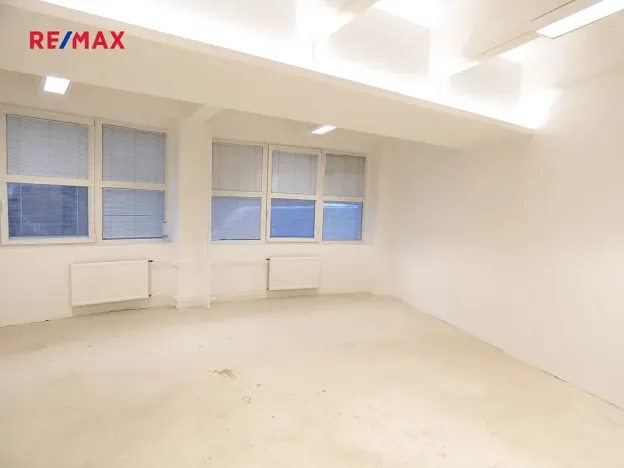 Pronájem kanceláře, Praha - Hloubětín, Nademlejnská, 40 m2