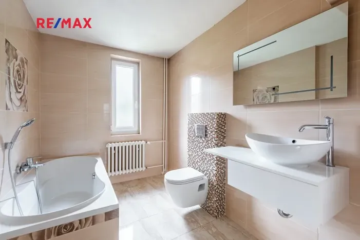 Prodej komerční nemovitosti, Měchenice, Hlavní, 330 m2