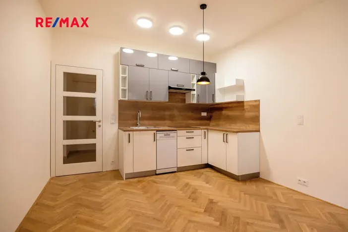 Pronájem bytu 2+kk, Praha - Vinohrady, Záhřebská, 49 m2