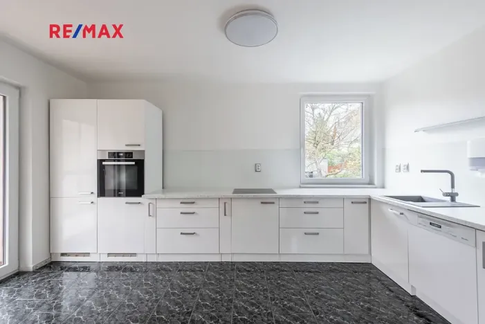 Prodej vily, Měchenice, Hlavní, 330 m2