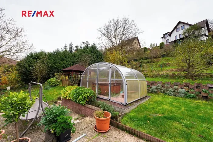 Prodej vily, Měchenice, Hlavní, 330 m2