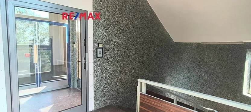Pronájem kanceláře, Praha - Kobylisy, Horňátecká, 72 m2