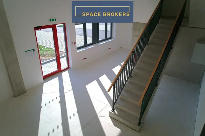 Pronájem skladu, Mikulov, 12000 m2