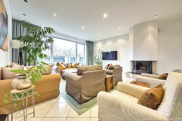 Pronájem rodinného domu, Dolní Břežany, V Úvozu, 380 m2