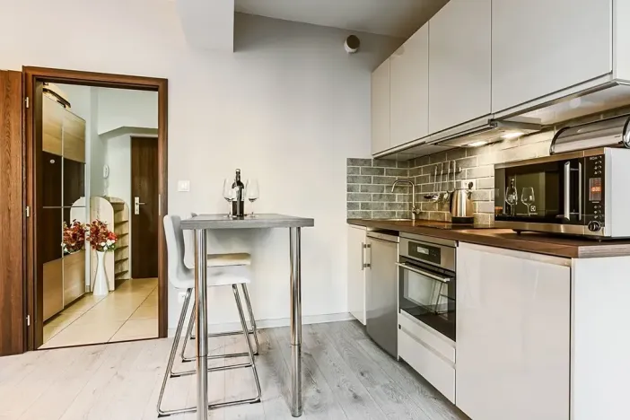 Pronájem bytu 1+kk, Praha - Holešovice, Jankovcova, 33 m2