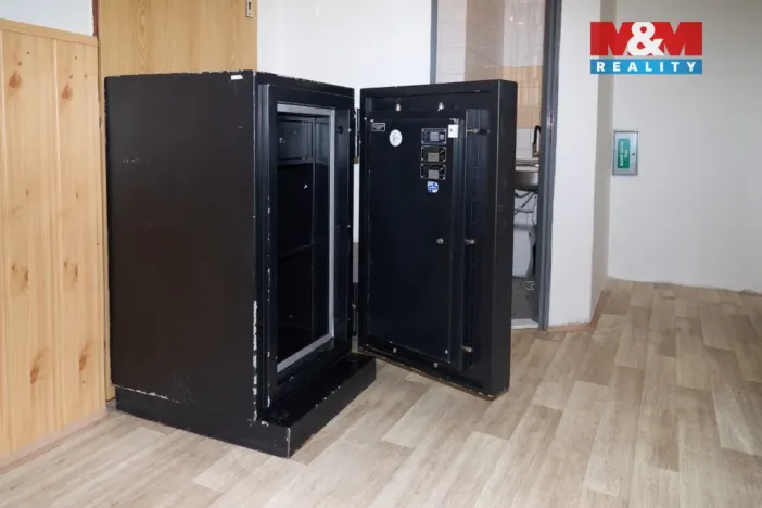 Pronájem obchodního prostoru, Teplice - Trnovany, Masarykova třída, 40 m2