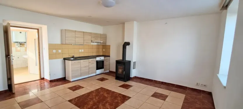 Pronájem bytu 1+kk, Peruc - Černochov, 30 m2
