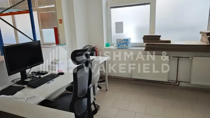 Prodej výrobních prostor, Hradec Králové, Vážní, 3866 m2