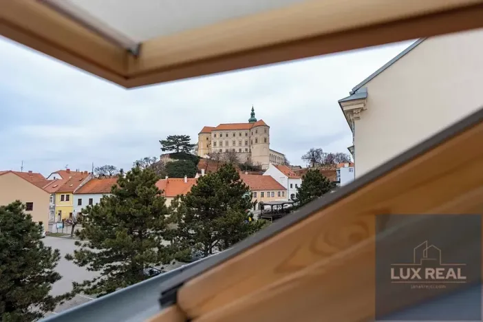 Prodej atypického bytu, Mikulov, Komenského, 164 m2