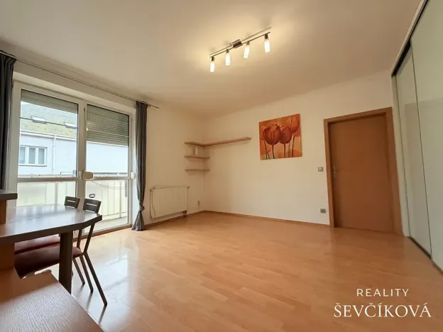 Pronájem bytu 2+kk, Hradec Králové, Šmilovského, 50 m2