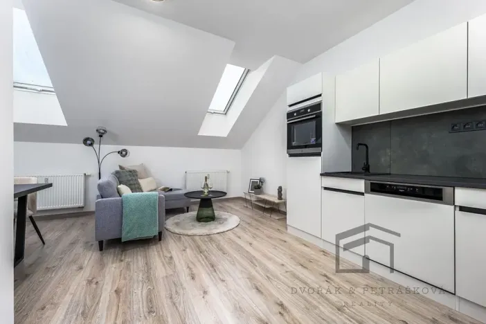 Pronájem bytu 2+kk, Praha - Libeň, Pod Labuťkou, 38 m2