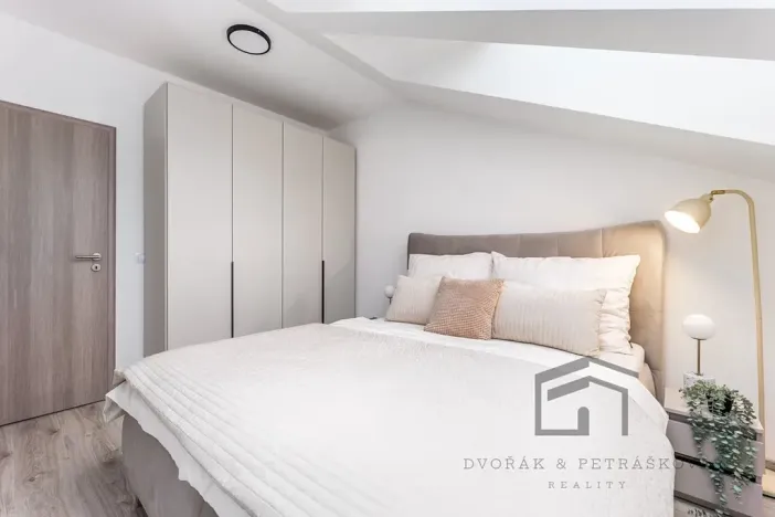 Pronájem bytu 2+kk, Praha - Libeň, Pod Labuťkou, 38 m2