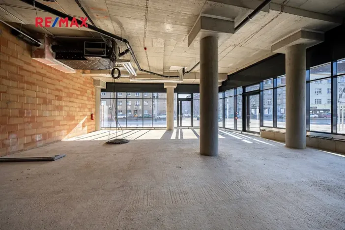 Pronájem obchodního prostoru, Praha - Vysočany, Kolbenova, 194 m2