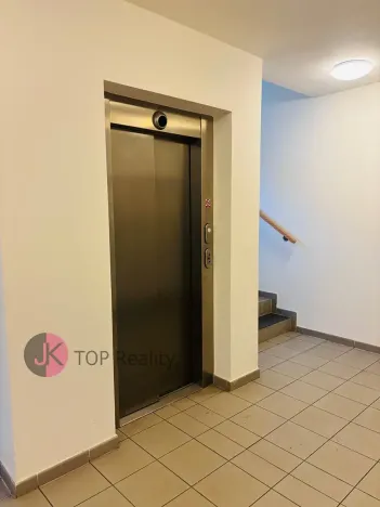 Pronájem bytu 2+kk, Praha - Hostivař, náměstí Přátelství, 58 m2