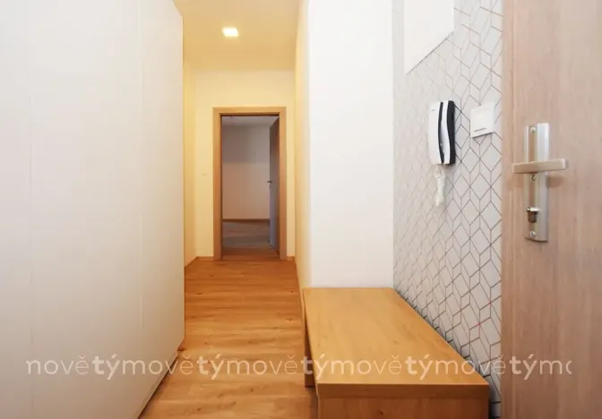 Pronájem bytu 2+kk, Pardubice, Na Hrázi, 32 m2