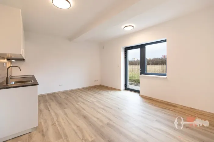 Pronájem bytu 1+kk, Praha - Uhříněves, Douchova, 32 m2