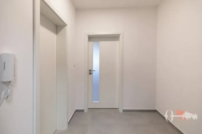 Pronájem bytu 1+kk, Praha - Uhříněves, Douchova, 32 m2