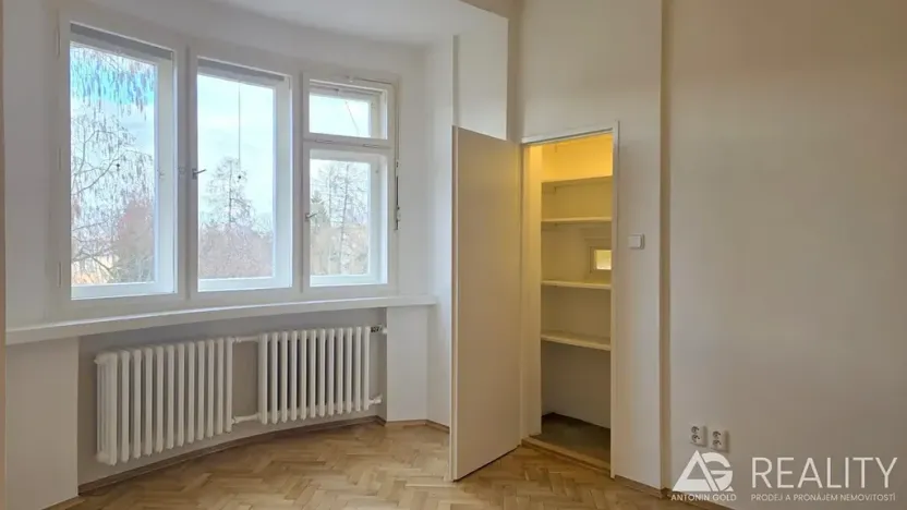 Pronájem bytu 1+kk, Praha - Bubeneč, Terronská, 25 m2