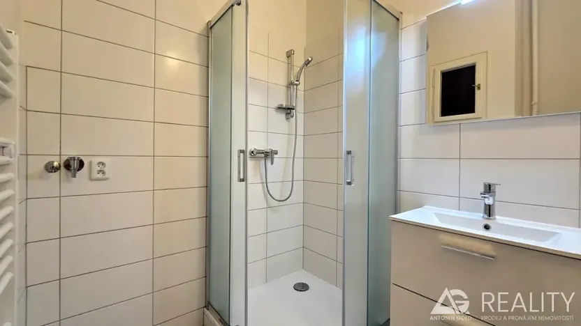 Pronájem bytu 1+kk, Praha - Bubeneč, Terronská, 25 m2