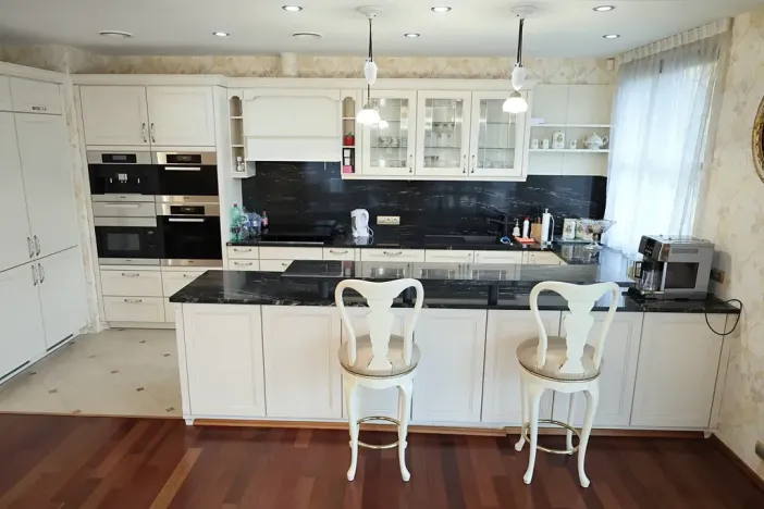 Prodej bytu 4+1, Karlovy Vary, Tylova, 182 m2