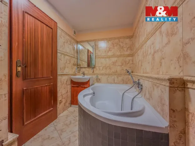 Prodej bytu 4+1, Litoměřice - Pokratice, Ladova, 77 m2