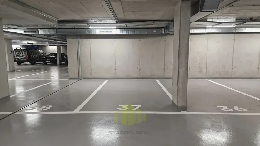 Pronájem garážového stání, Olomouc, Hněvotínská, 13 m2