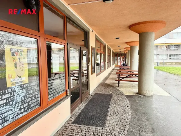 Pronájem restaurace, Praha - Lhotka, Novodvorská, 412 m2