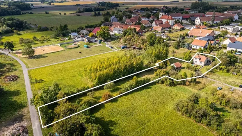 Prodej pozemku pro bydlení, Uhersko, 3765 m2